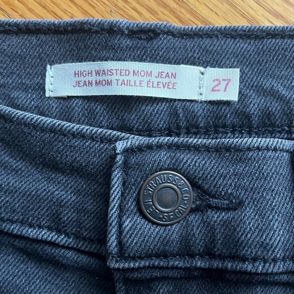 LEVI’S Dark Wash Black High Rise Mom Jeans Size 27 - Picture 8 of 10